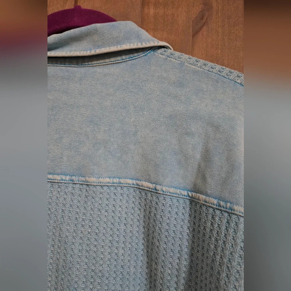 ILLA ILLA soft waffleknit mineral washed button up short sleeve top. Aqua. Small - Picture 3 of 10
